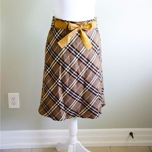 Classic Burberry quilted skirt